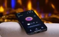 Sterowanie kominkiem Dimplex Ignite Bold za pośrednictwem aplikacji Flame Connect w smartfonie