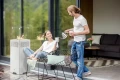 Ogrzewacz gazowy na balkon HITZE FUENTE Q biały - aranżacja