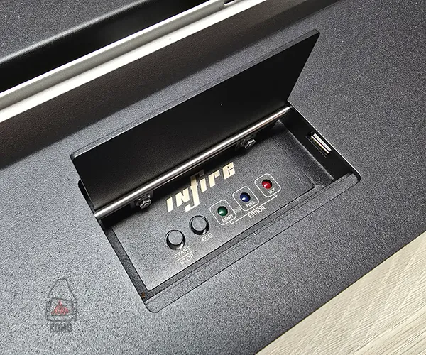 Panel sterowania z przyciskami w biokominku INFIRE ETRONIC BASIC